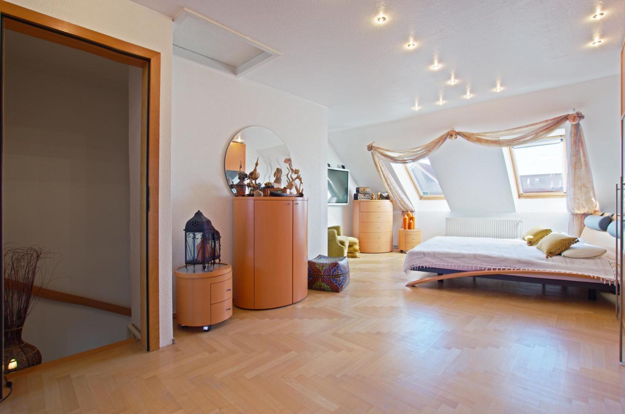 Private Rooms Near Exhibition Center Hannover Bagian luar foto
