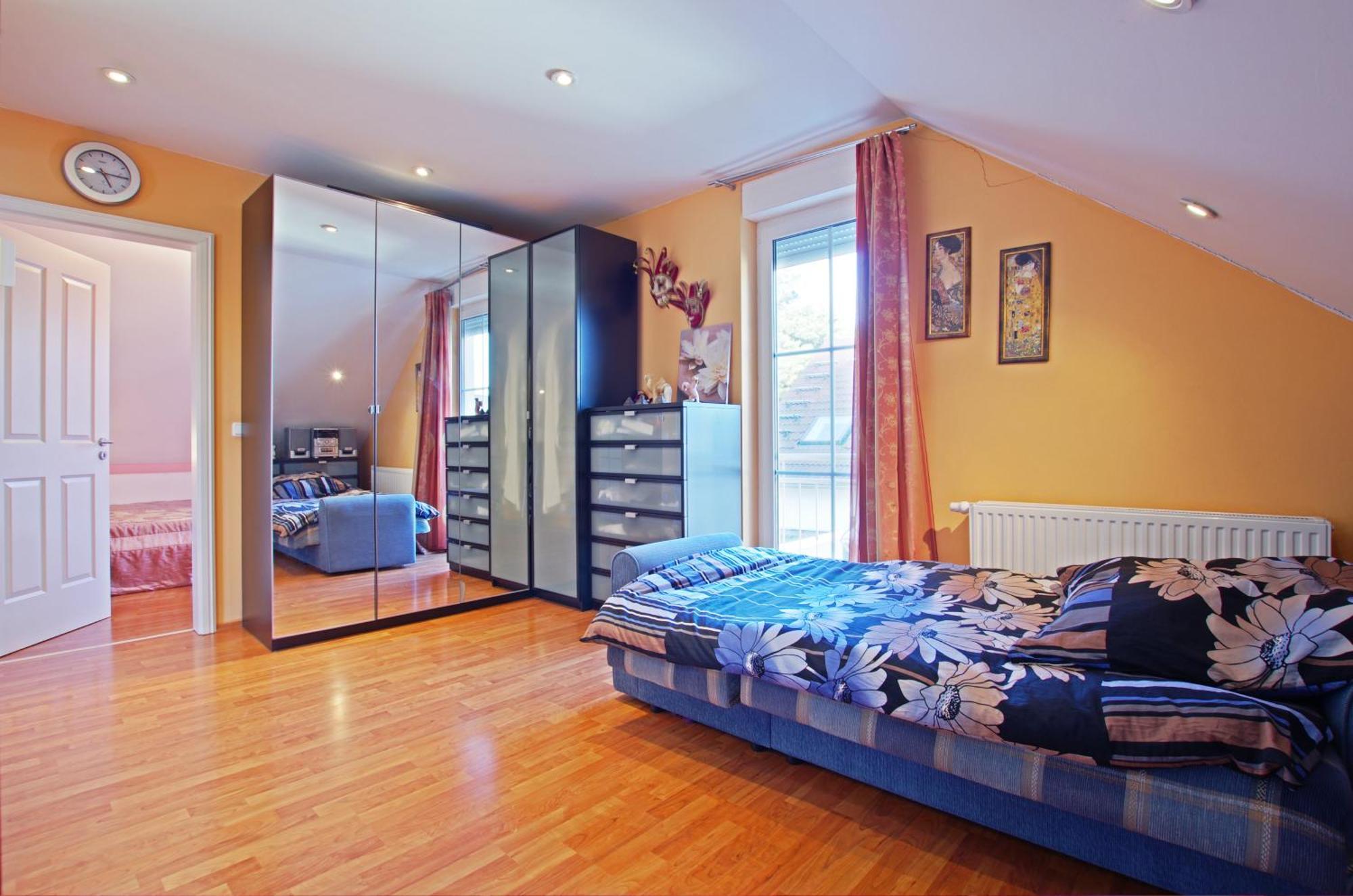 Private Rooms Near Exhibition Center Hannover Bagian luar foto