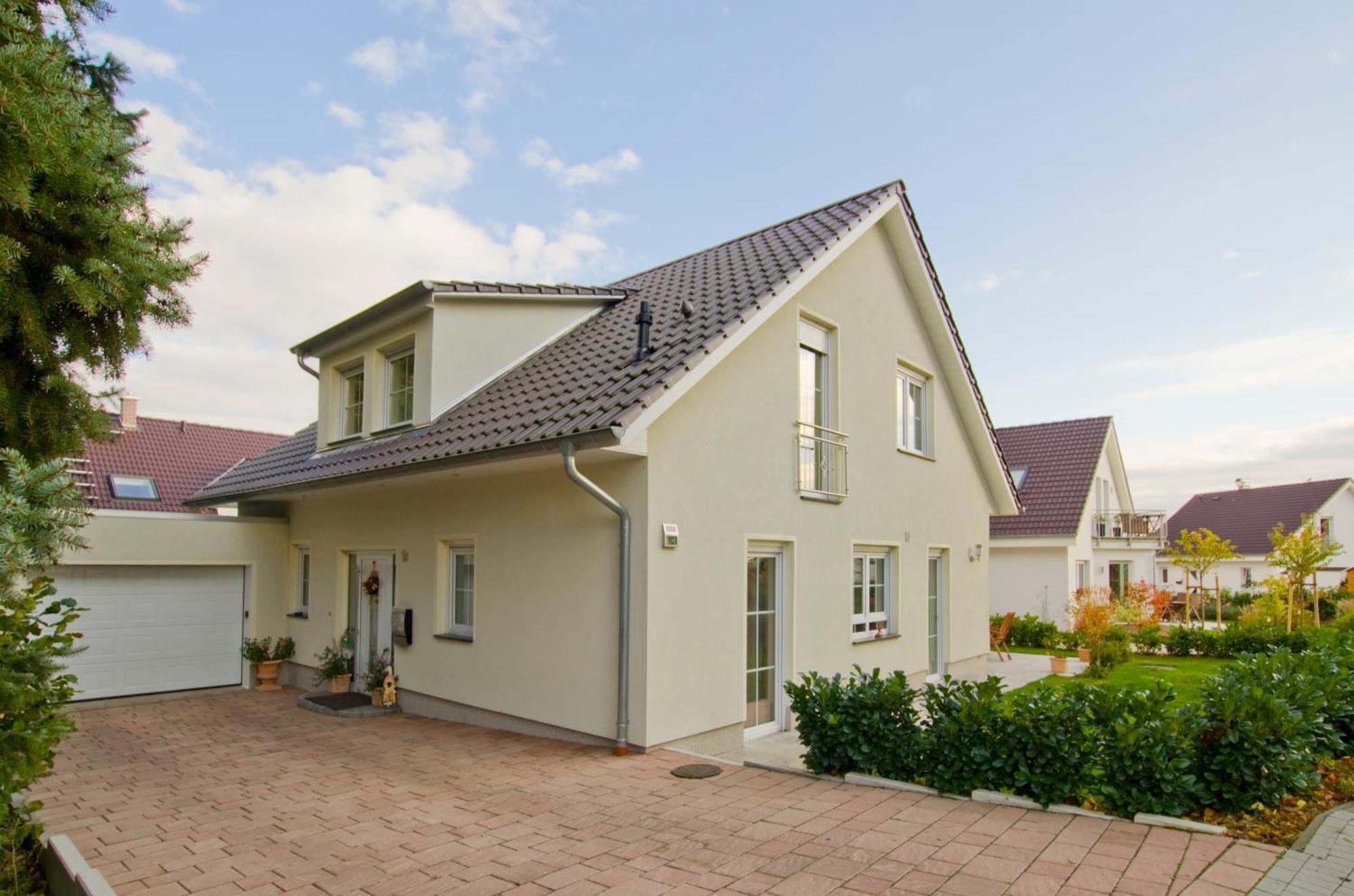 Private Rooms Near Exhibition Center Hannover Bagian luar foto