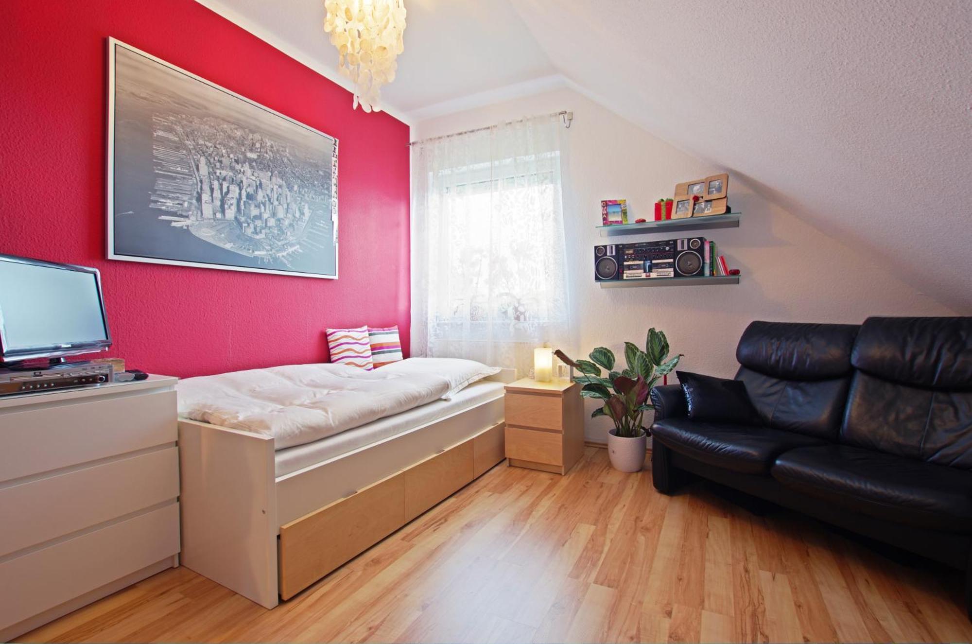 Private Rooms Near Exhibition Center Hannover Bagian luar foto