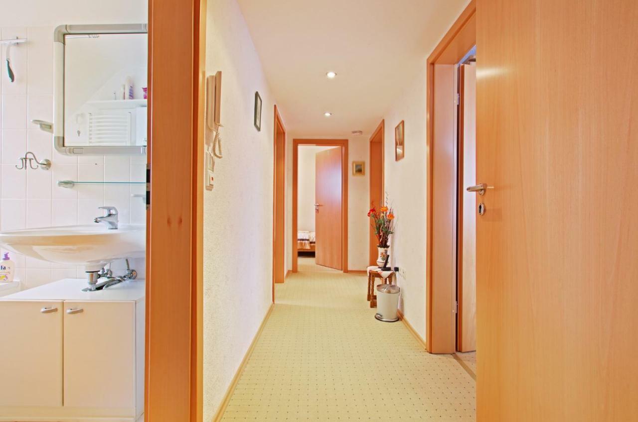 Private Rooms Near Exhibition Center Hannover Bagian luar foto