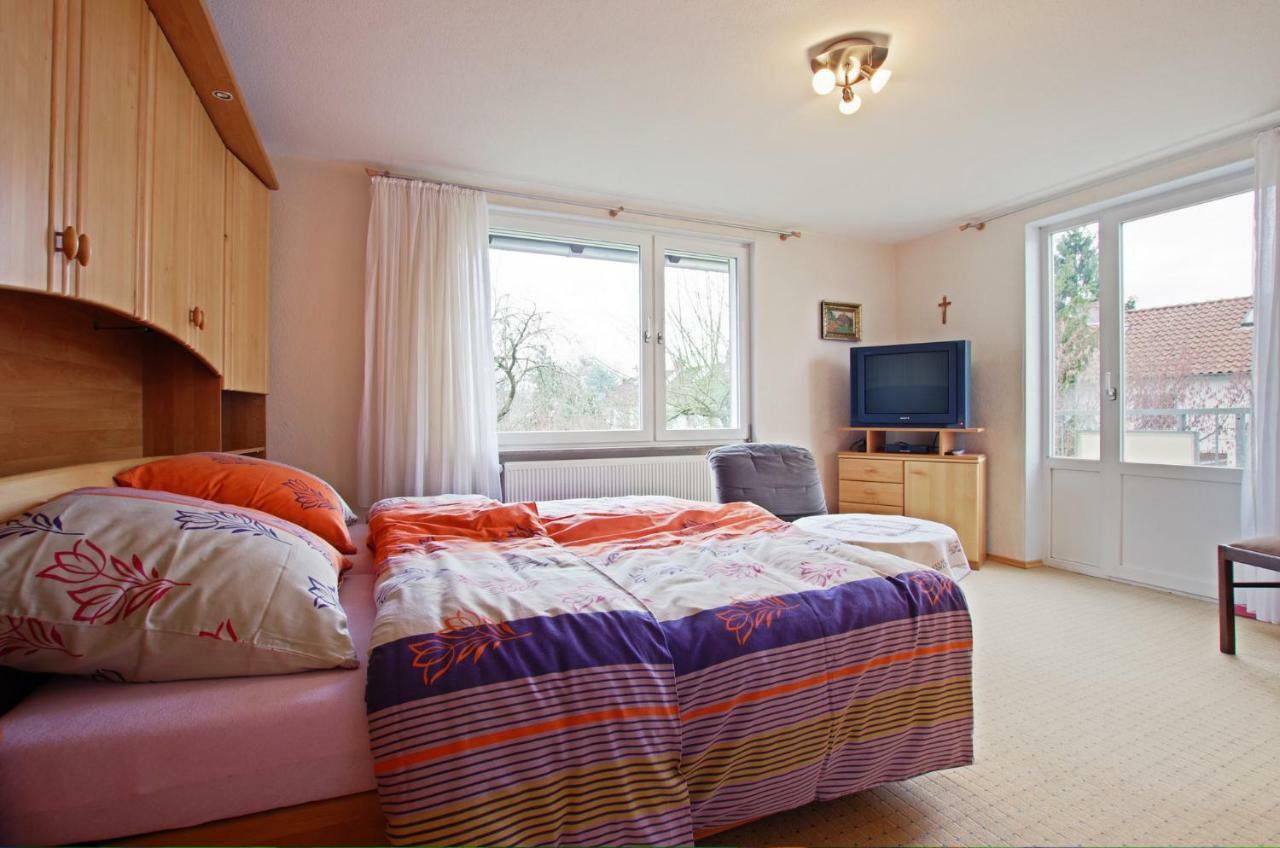 Private Rooms Near Exhibition Center Hannover Bagian luar foto