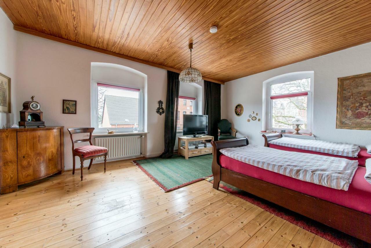 Private Rooms Near Exhibition Center Hannover Bagian luar foto