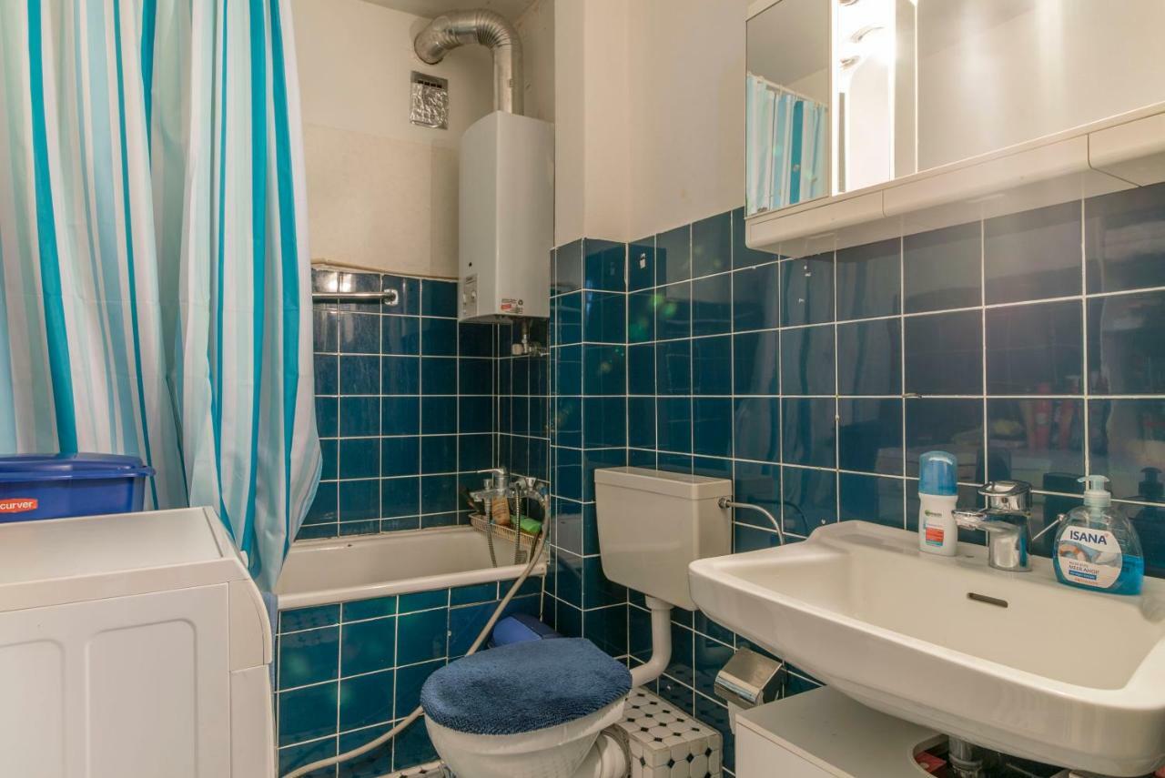 Private Rooms Near Exhibition Center Hannover Bagian luar foto