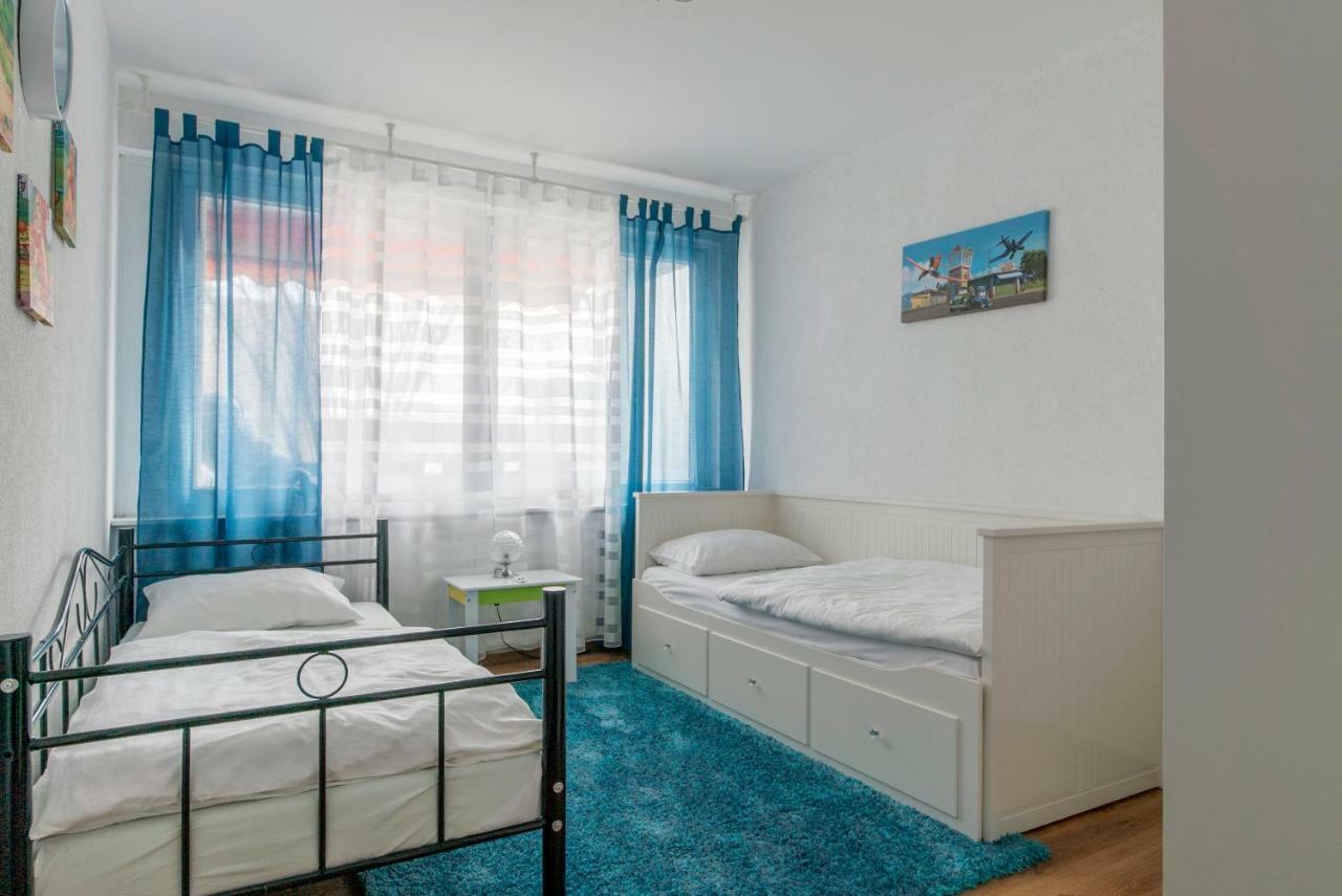 Private Rooms Near Exhibition Center Hannover Bagian luar foto