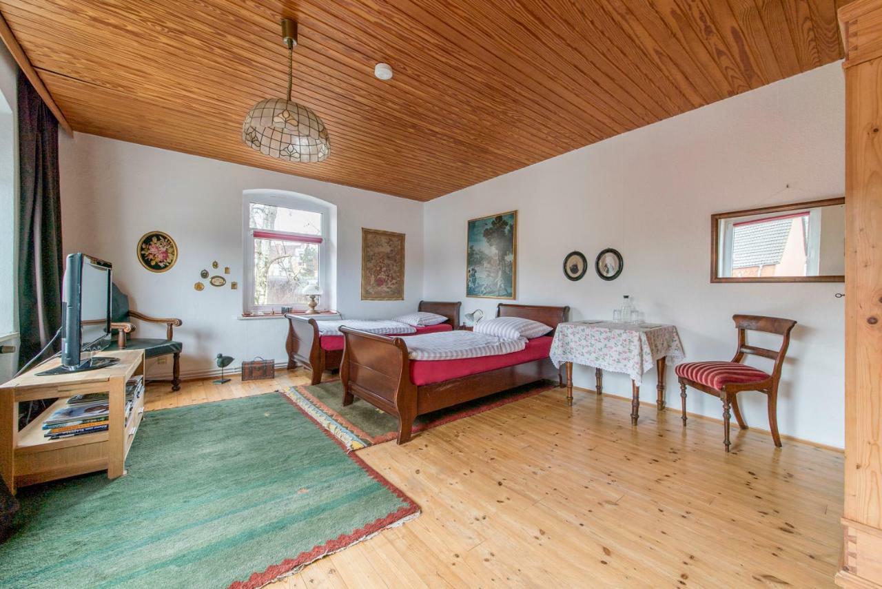 Private Rooms Near Exhibition Center Hannover Bagian luar foto