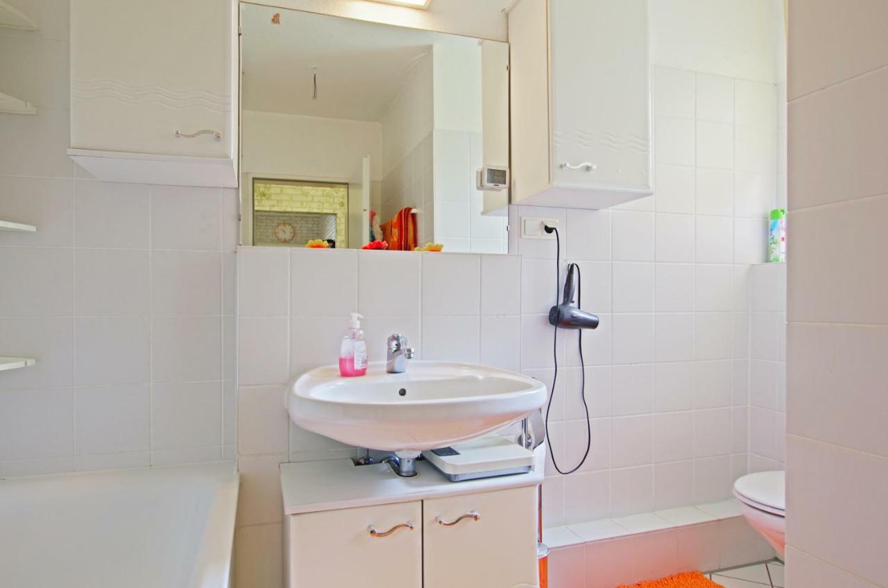 Private Rooms Near Exhibition Center Hannover Bagian luar foto