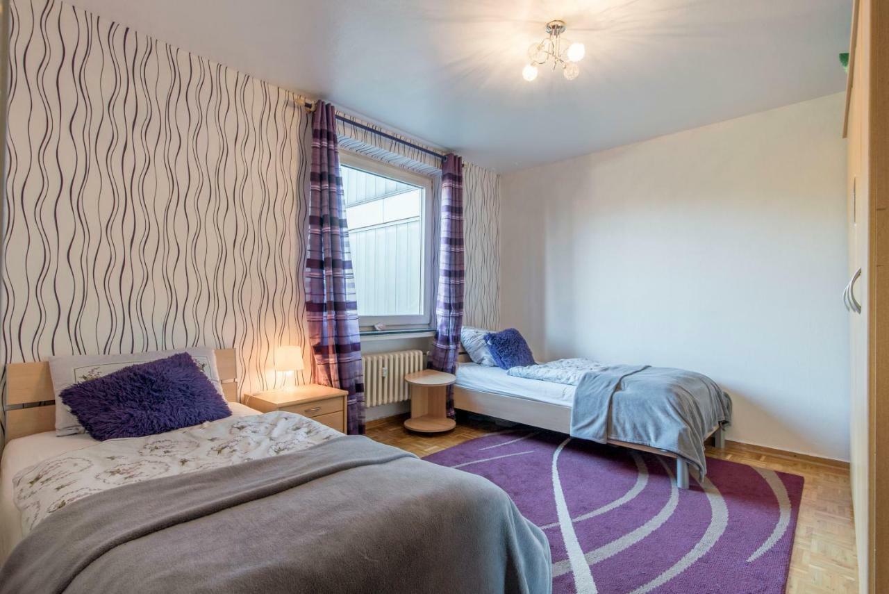 Private Rooms Near Exhibition Center Hannover Bagian luar foto