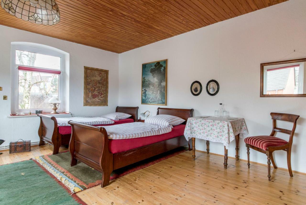 Private Rooms Near Exhibition Center Hannover Bagian luar foto